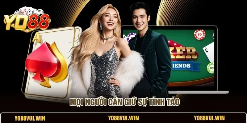 Người chơi quan sát đối thủ và cân nhắc chiến thuật xì tố